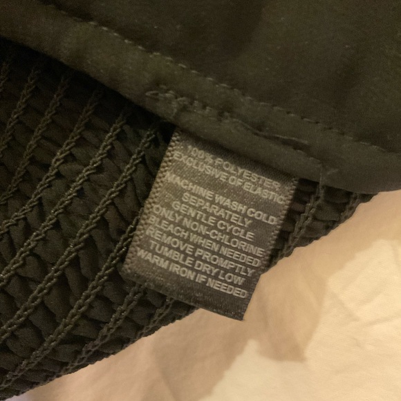 $15 ❌ SEND OFFER ❌ WHBM Ruffled Polka Dotted Sheer Blouse - Picture 8 of 8